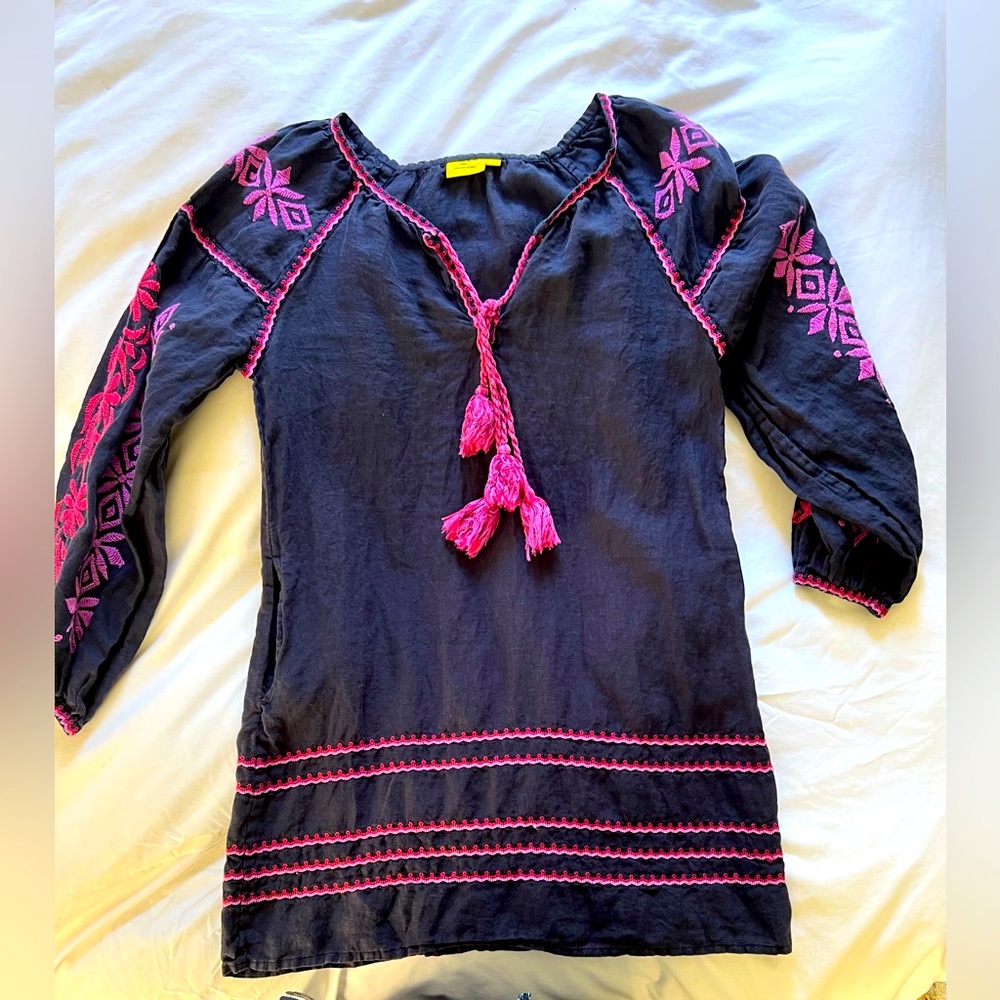 Stunning Roller Rabbit 100% linen navy blue embroidered dress. Wide sleeve.